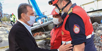 BAŞKAN SEÇER, İZMİR’DEKİ VATANDAŞLARIN ACISINI PAYLAŞTI