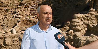 Rektör Prof. Dr. Ahmet Çamsarı Yumuktepe’de Sürdürülen Kazı Çalışmasını Ziyaret Etti